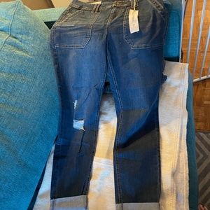 Vanilla Star NWT Cropped Slightly Distressed Jeans